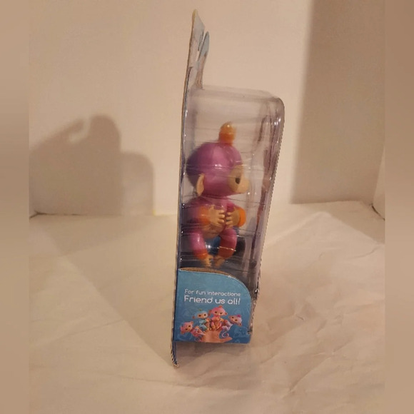 WowWee Fingerlings Adorable Baby Monkey Summer - Still in Packaging - Picture 5 of 10